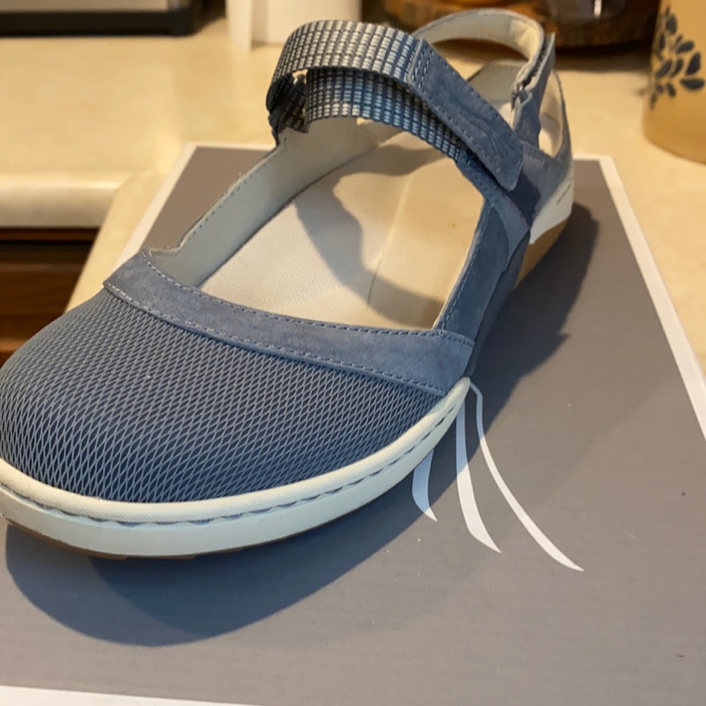 Womens Dansko Raeann Suede